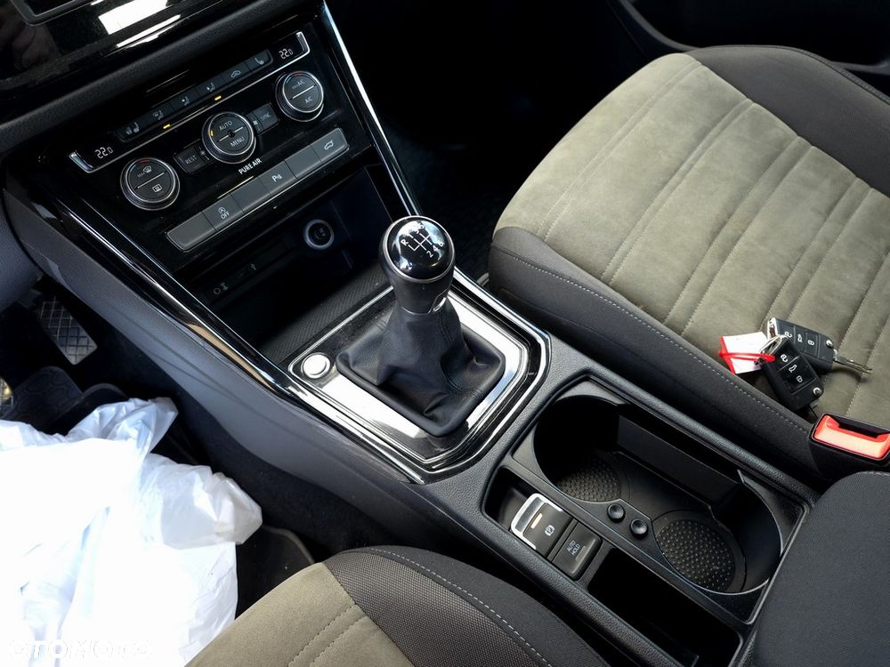 Volkswagen Touran 2.0 TDI BMT Highline - 16