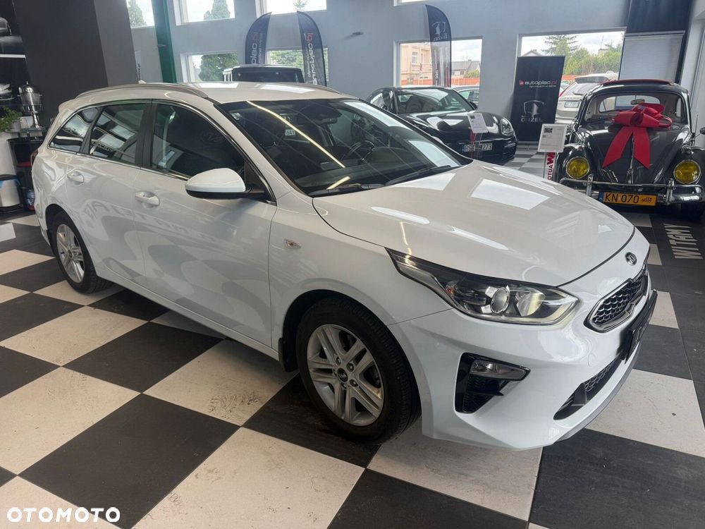 Kia Ceed - 11