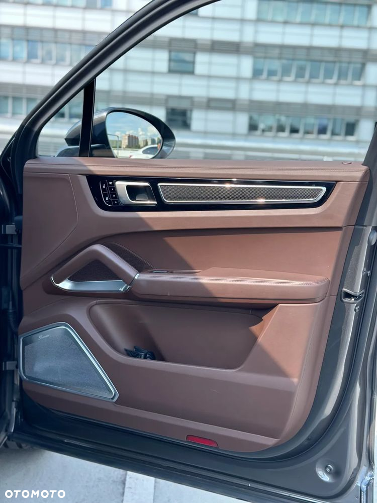 Porsche Cayenne Turbo - 13