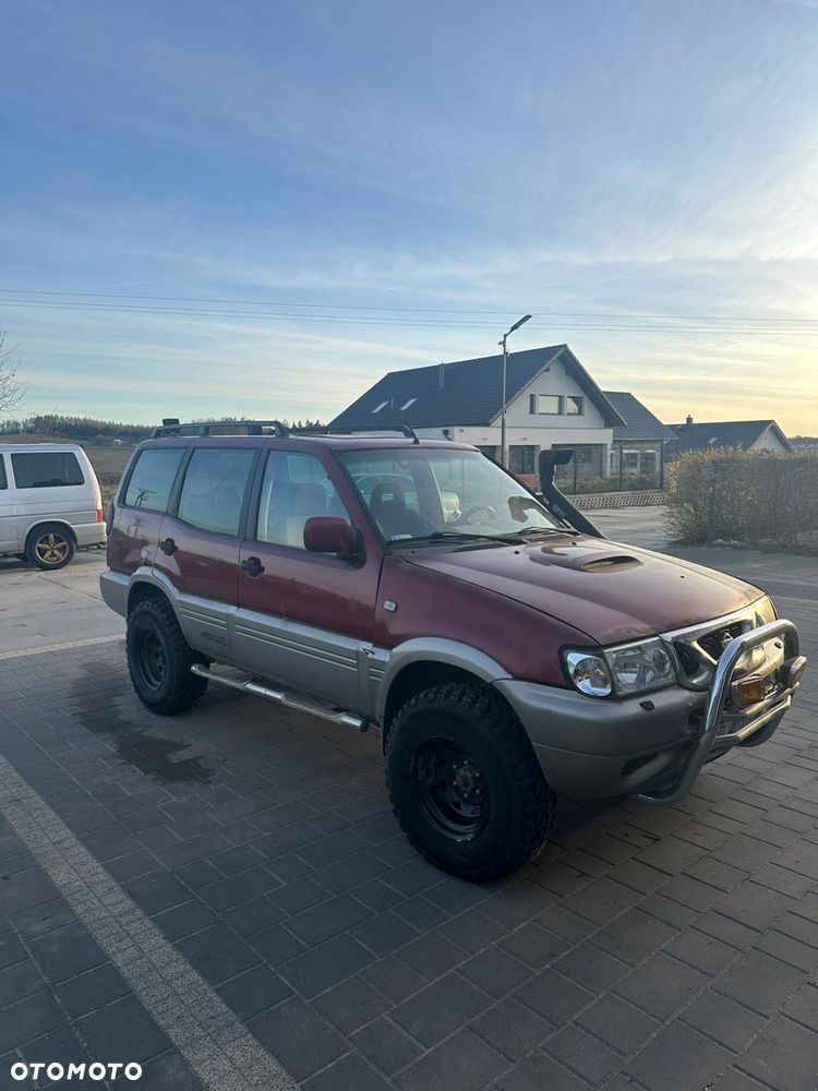 Nissan Terrano 2.4 Luxury - 2
