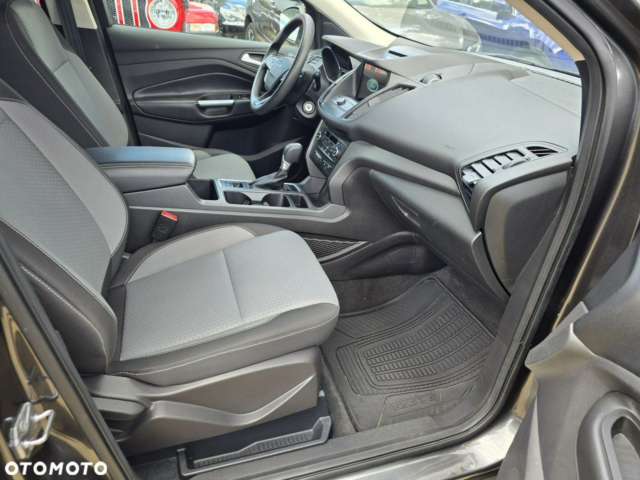 Ford Kuga - 10