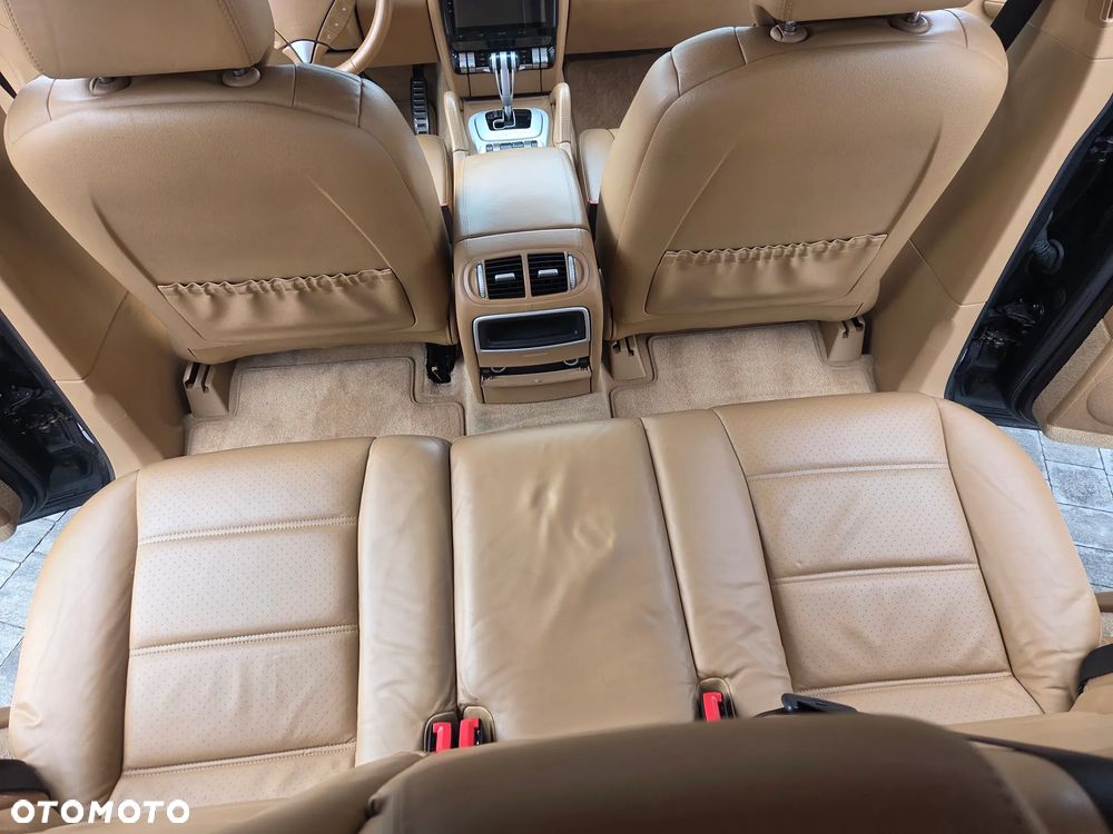 Porsche Cayenne - 25