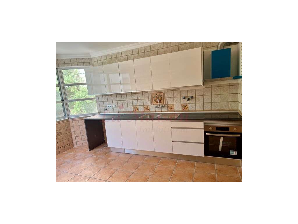 Apartamento T2 transformado em T3 em Mem Martins - Grande imagem: 4/21