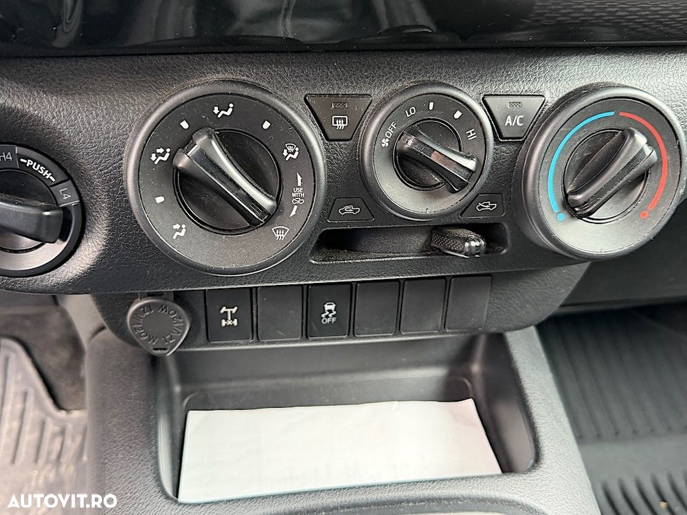 Toyota Hilux 4x4 Double Cab M/T Comfort - 11