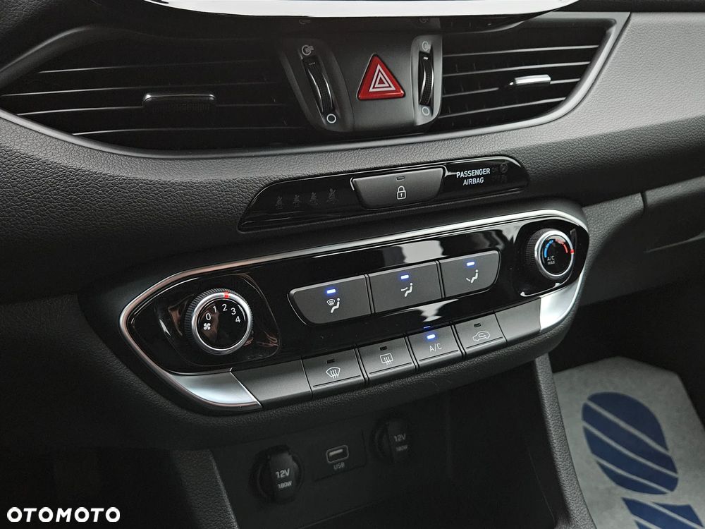 Hyundai i30 1.5 DPI Classic + - 20