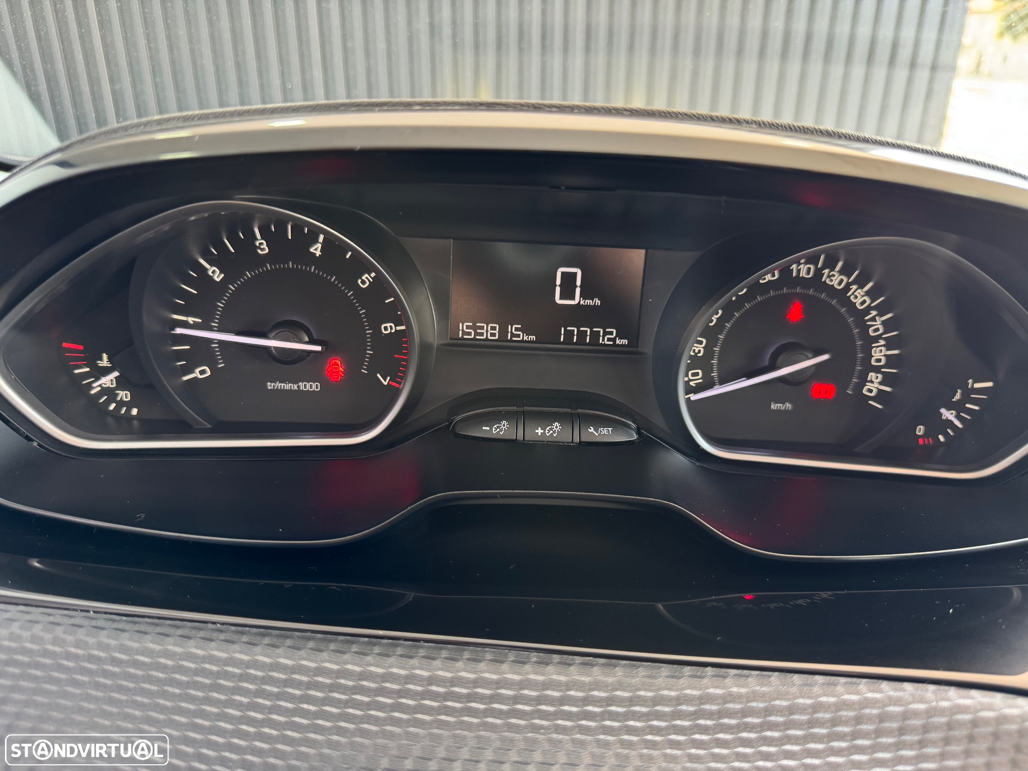 Peugeot 208 1.2 VTi SE Style - 10