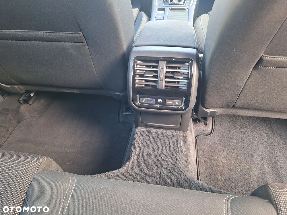 Volkswagen Passat 2.0 TDI SCR DSG Comfortline - 14