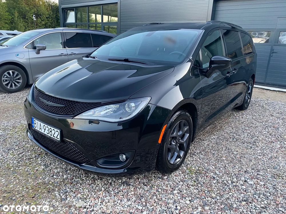 Chrysler Pacifica - 2
