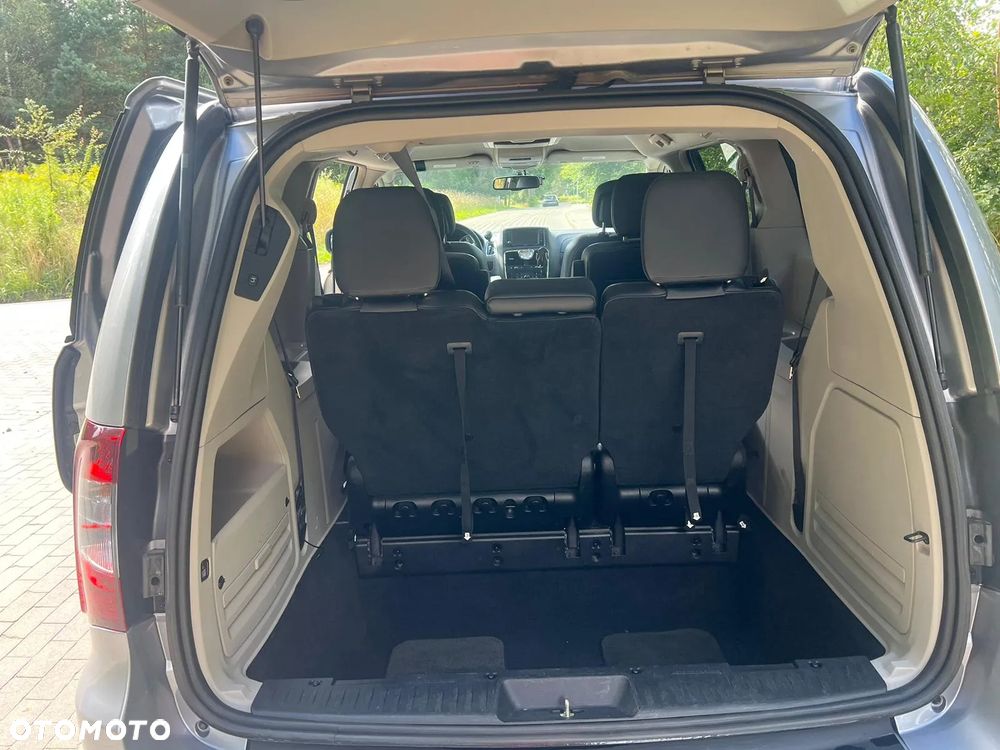 Chrysler Town & Country 3.6 Limited - 7