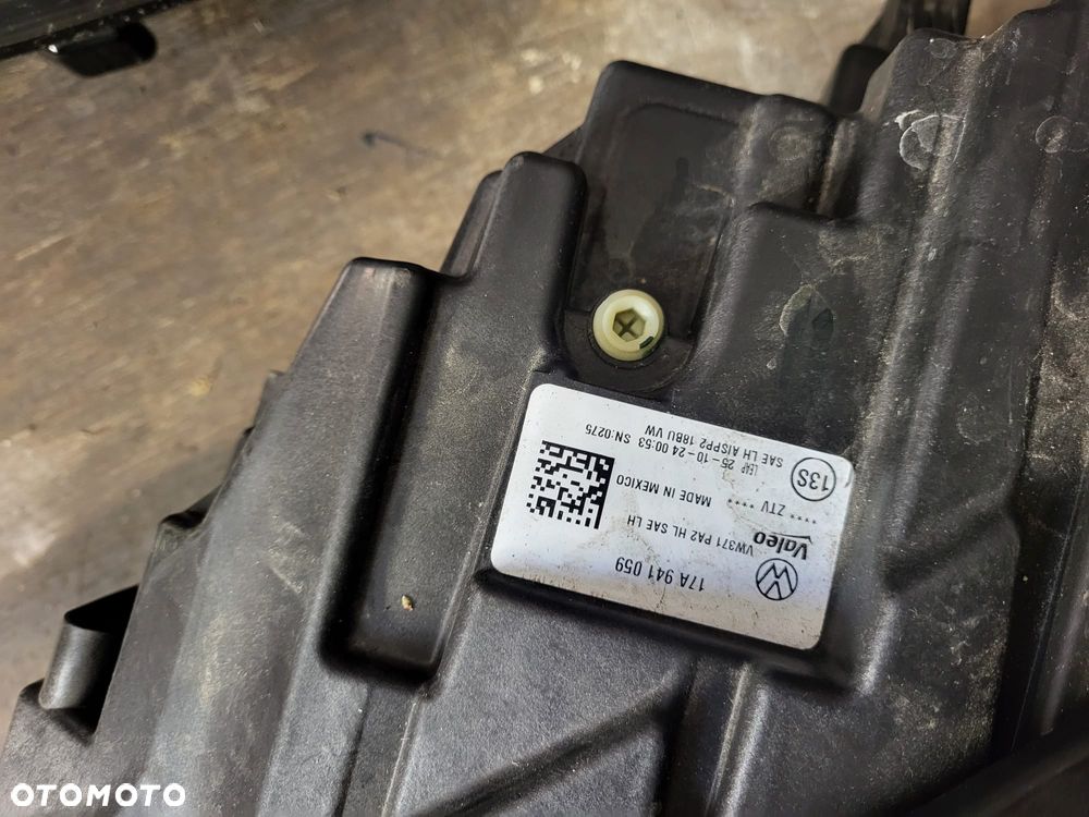 volkswagen jetta  2025rok lampy przód uszkodzone - 6
