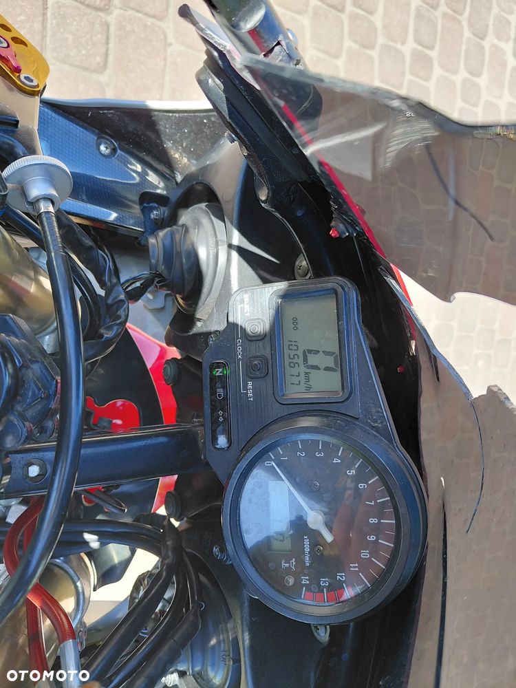 Yamaha R1 - 9