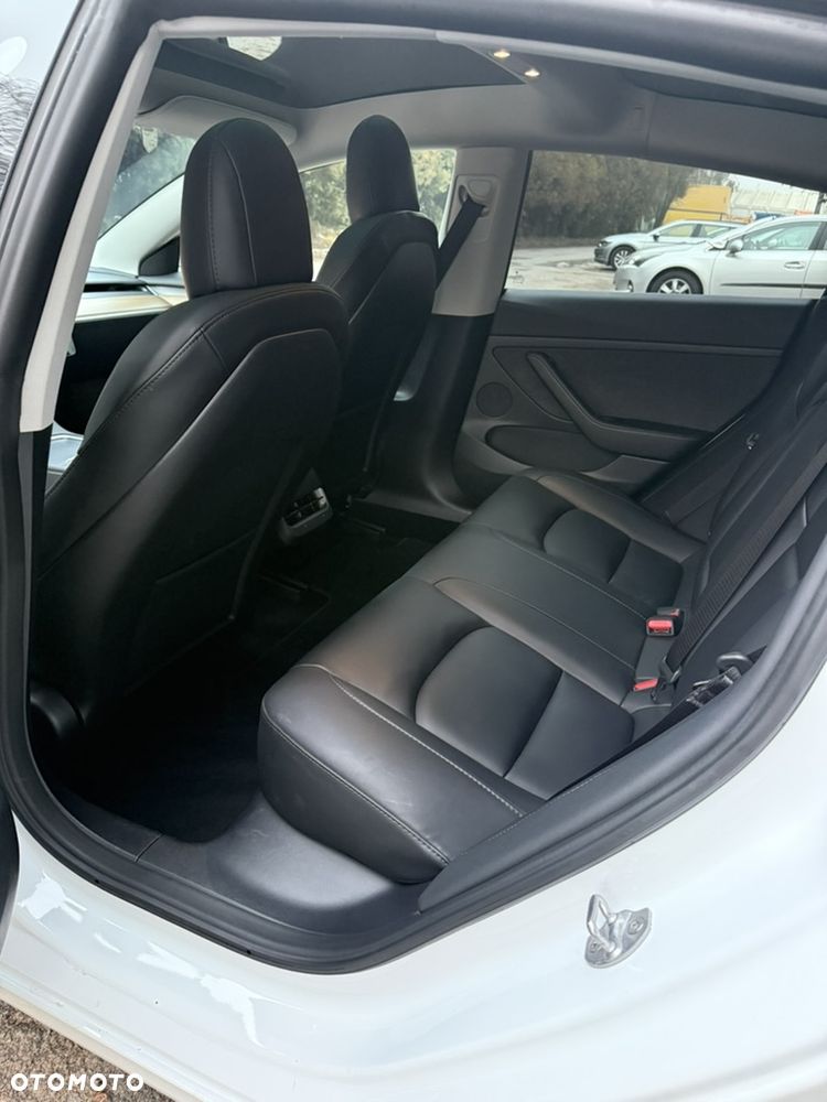 Tesla Model 3 - 9