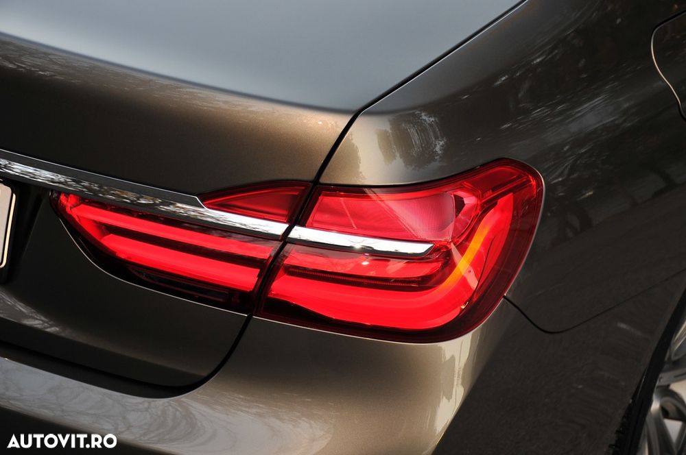 BMW Seria 7 740e iPerformance - 28