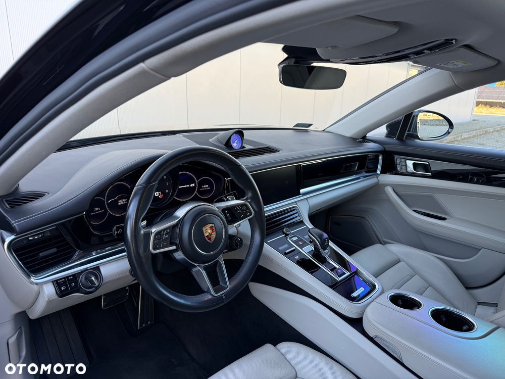 Porsche Panamera 4S Executive - 17