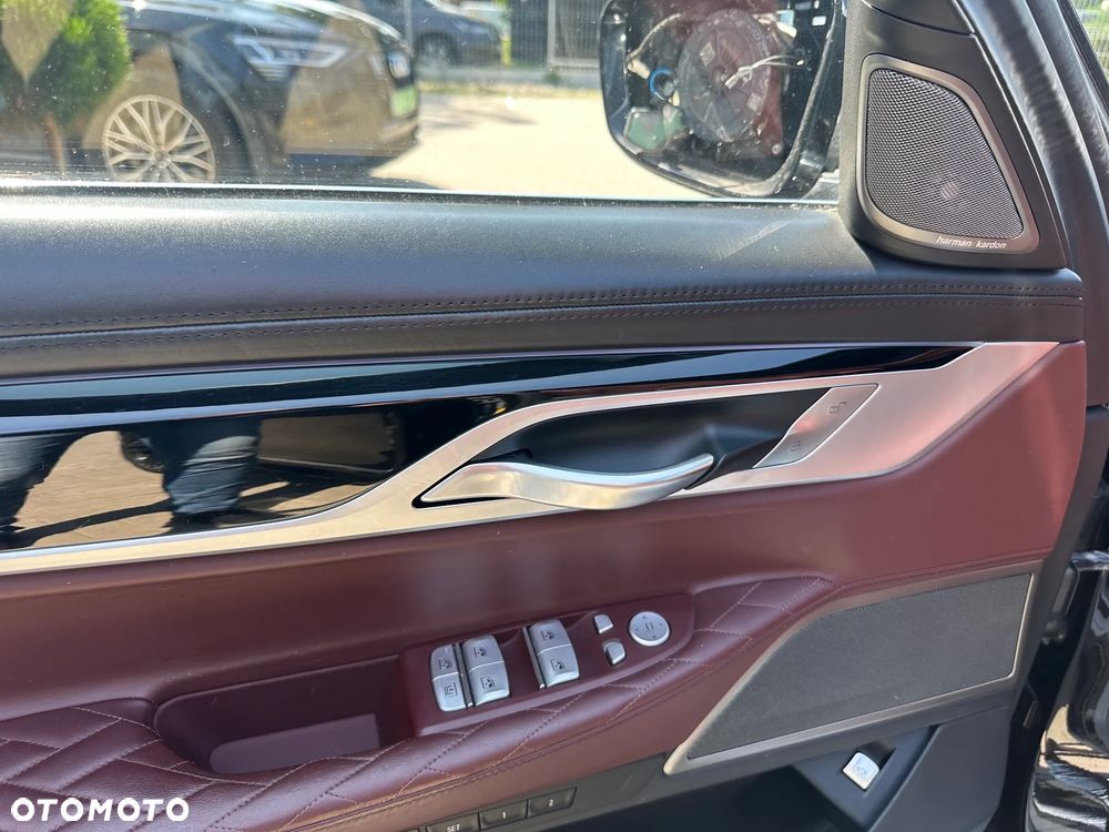 BMW Seria 7 - 16
