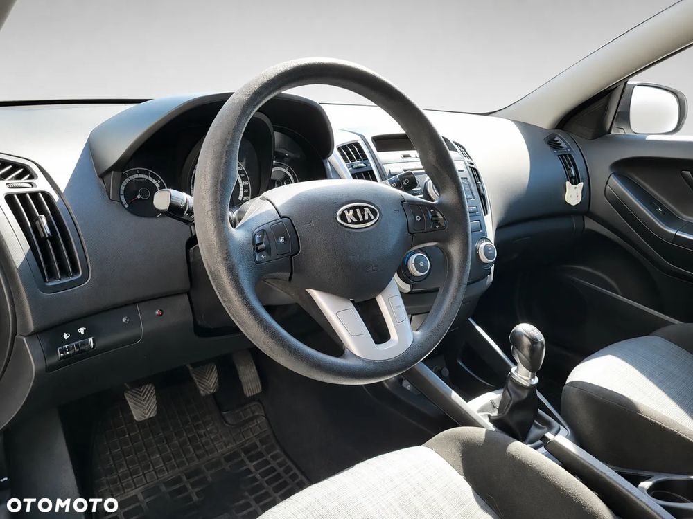 Kia Ceed 1.6 L - 5