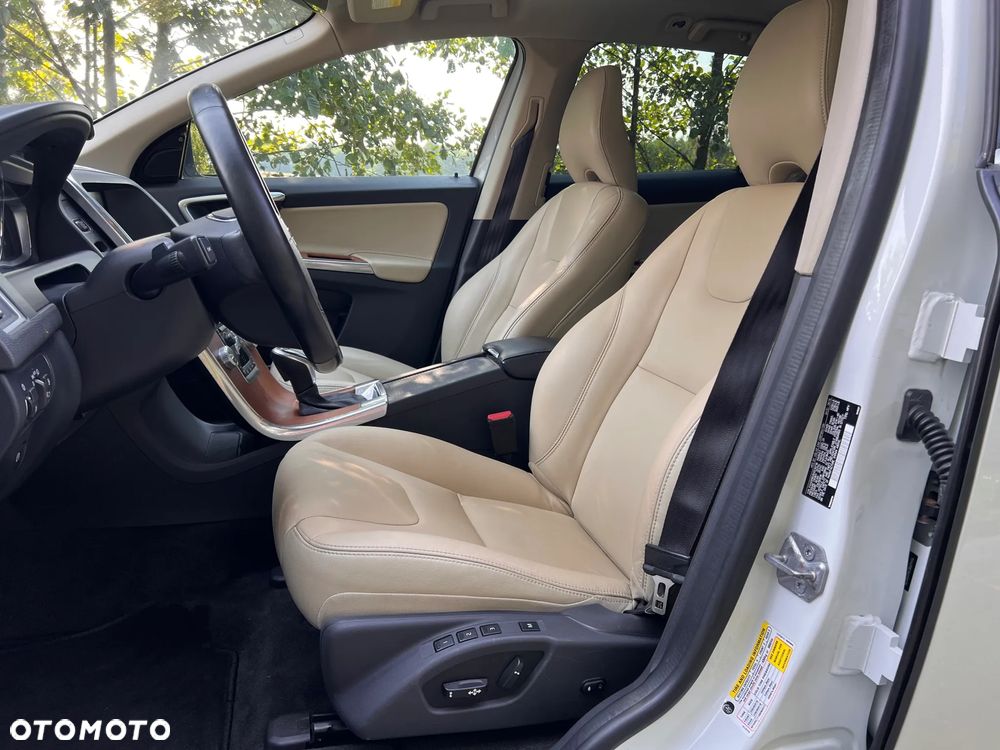 Volvo XC 60 T5 AWD Geartronic Momentum - 6