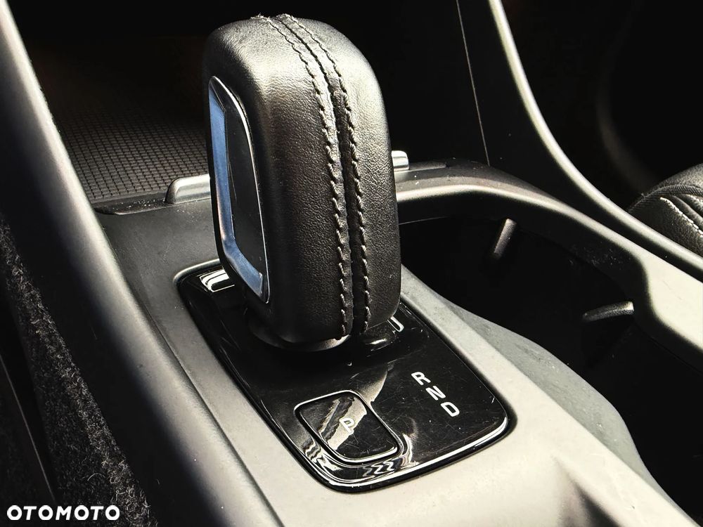 Volvo XC 40 D4 SCR AWD Momentum - 29