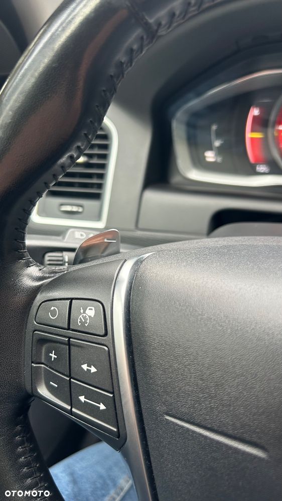 Volvo XC 60 D4 Momentum - 29