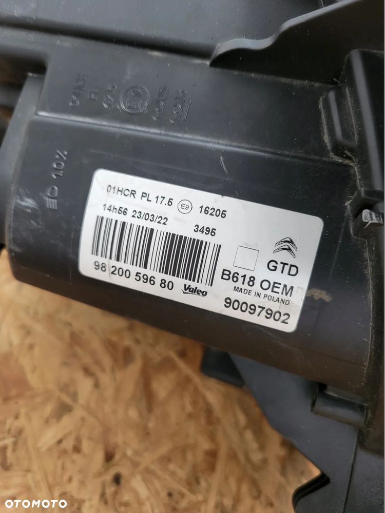 Lampa przednia lewa Citroen C3 III - 8