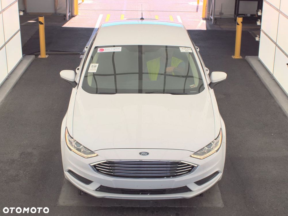 Ford Fusion - 2
