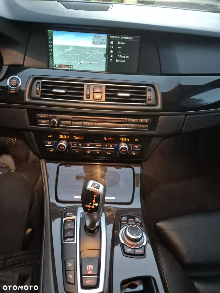 BMW Seria 5 525d xDrive - 23