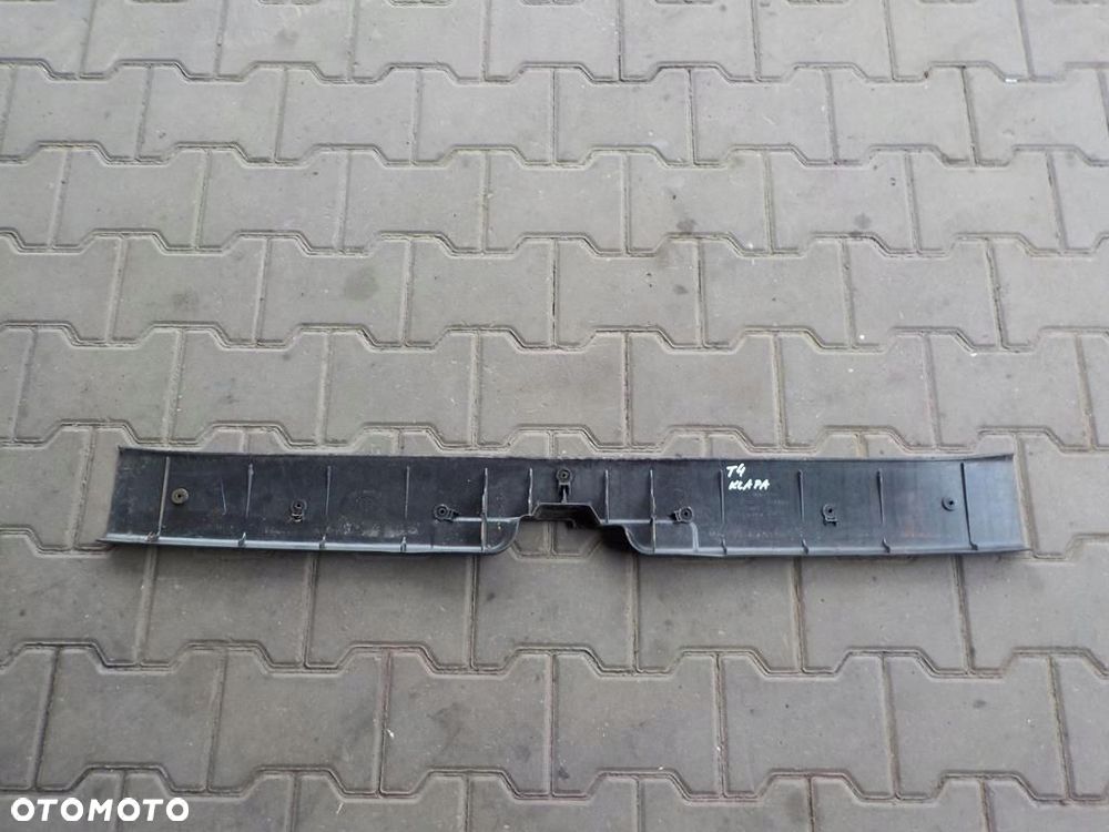 VW T4 PLASTIK LISTWA TYLNA PROGOWA POD KLAPĘ - 3