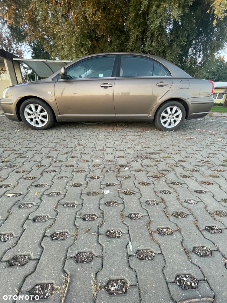Toyota Avensis - 5