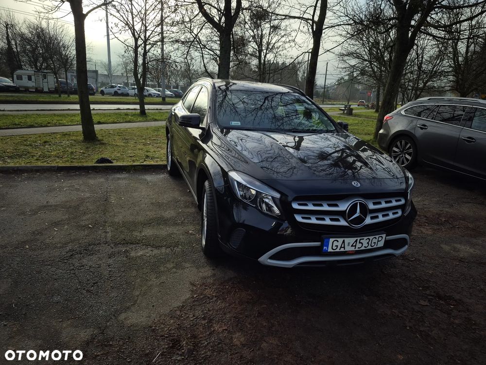 Mercedes-Benz GLA 180 7G-DCT - 2