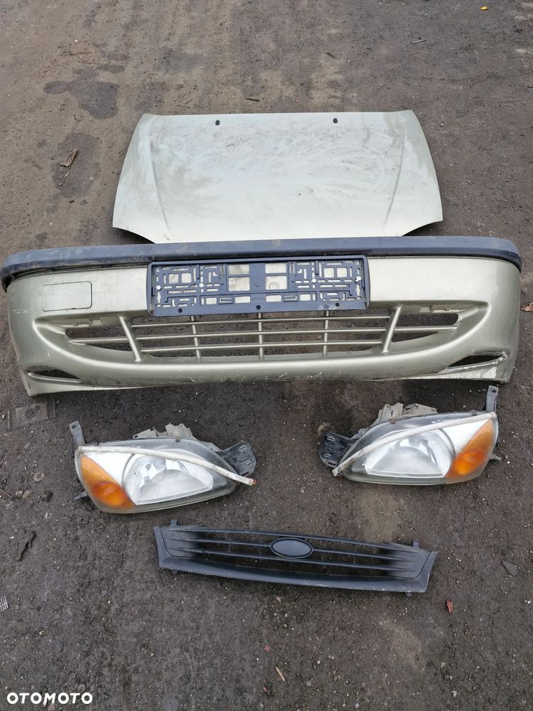 Zderzak maska lampy lampa  przód FORD FIESTA MK5