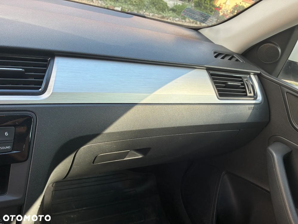 Skoda RAPID 1.2 TSI Ambition - 12