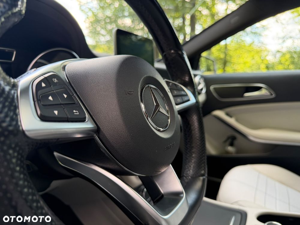 Mercedes-Benz GLA 220 d 4-Matic AMG Line - 23