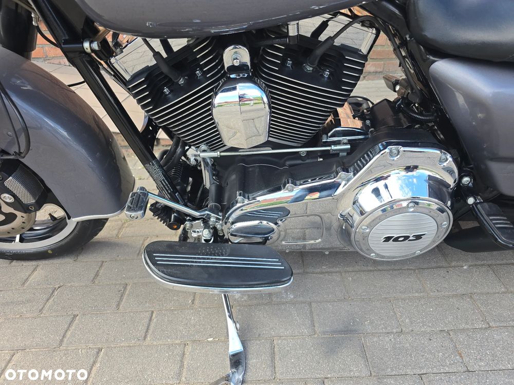 Harley-Davidson Touring Street Glide - 23