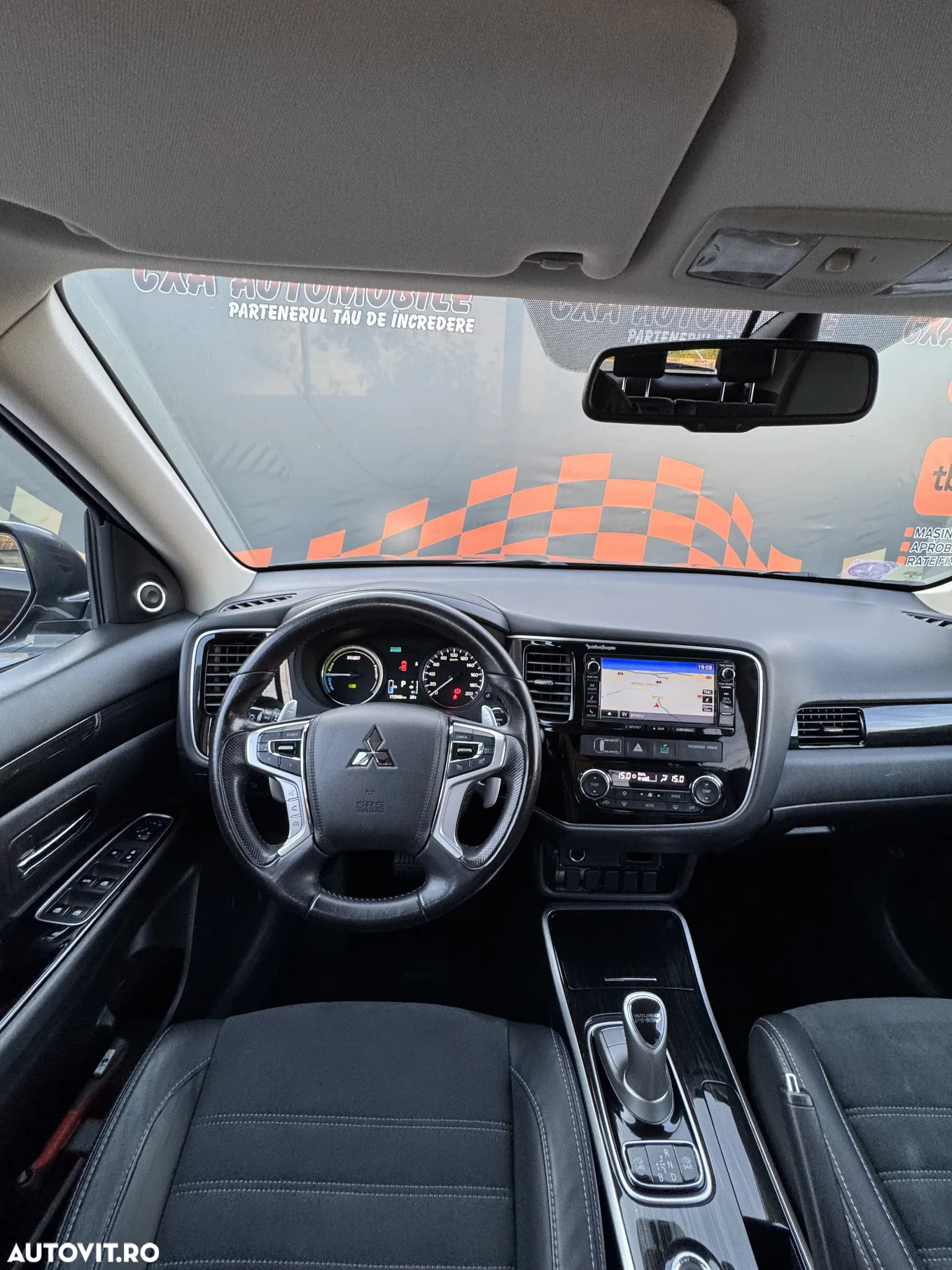 Mitsubishi Outlander 2.0 4WD Plug-In Hybrid - 8