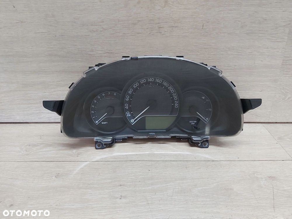 Toyota Auris II licznik zegary 1,33 vvti EU 83800-0Z250 - 1