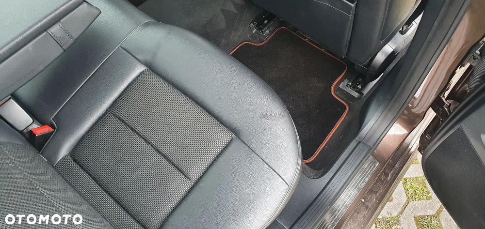 Mercedes-Benz Klasa E 220 CDI BlueEff Avantgarde - 27