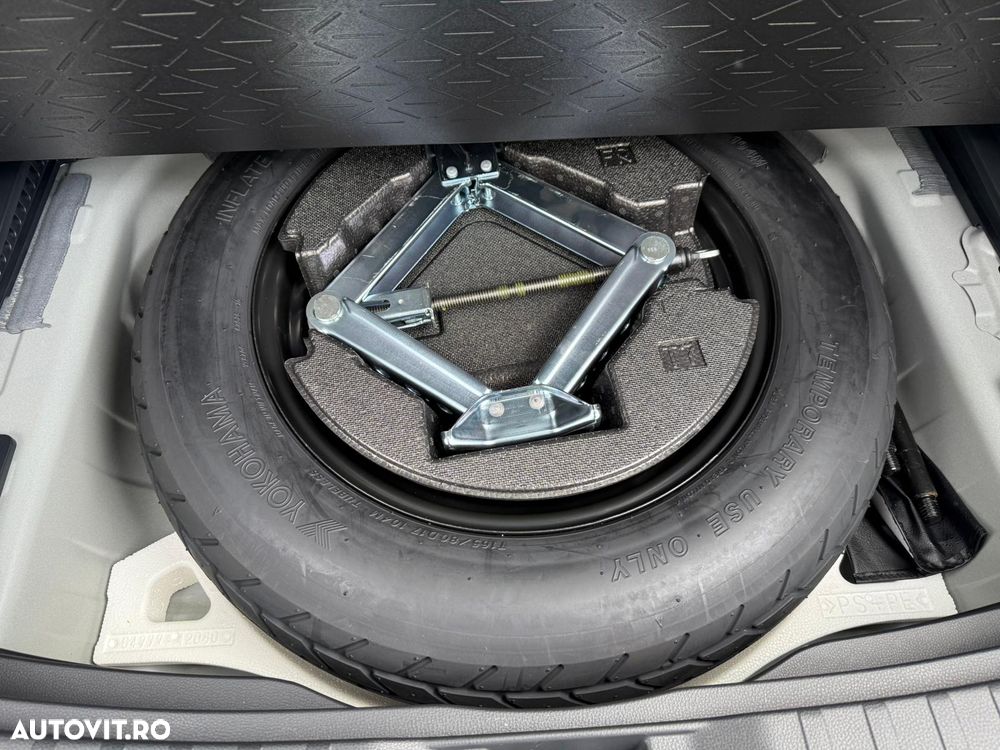 Toyota RAV4 Luxury 2.5 HYBRID 222CP AWD - 12