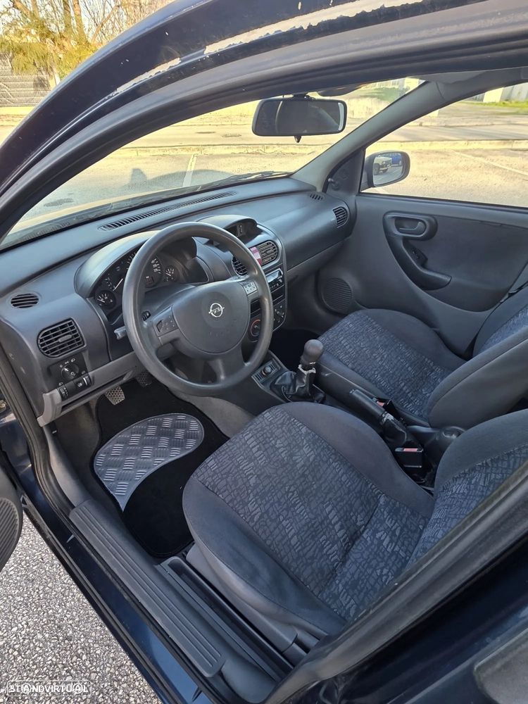 Opel Corsa 1.2 16V Confort - 2
