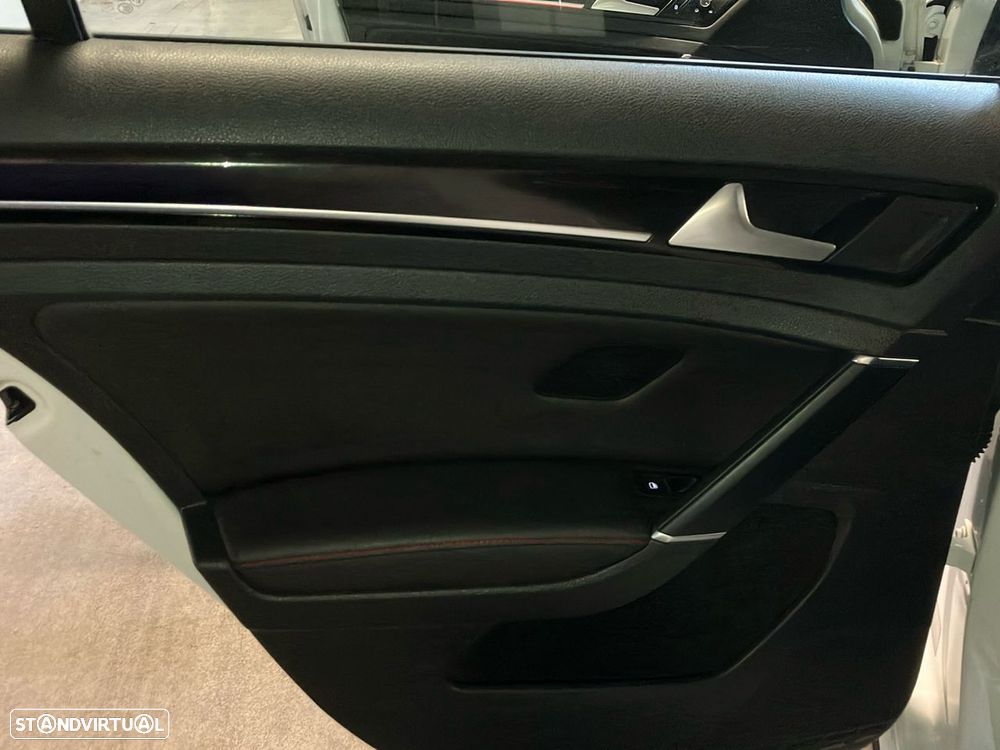 VW Golf 2.0 TSI GTI DSG Performance - 23