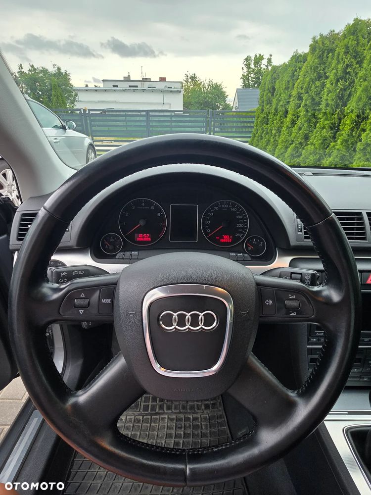 Audi A4 Limousine 1.8 - 12