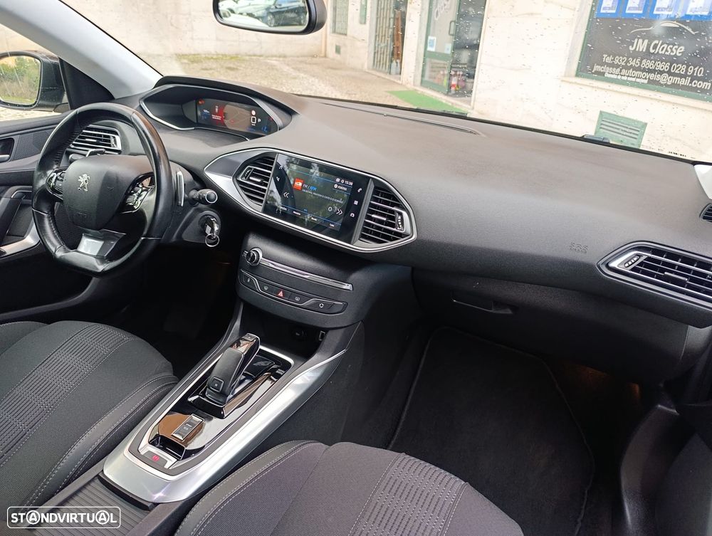 Peugeot 308 SW 1.2 PureTech Allure EAT8 - 21