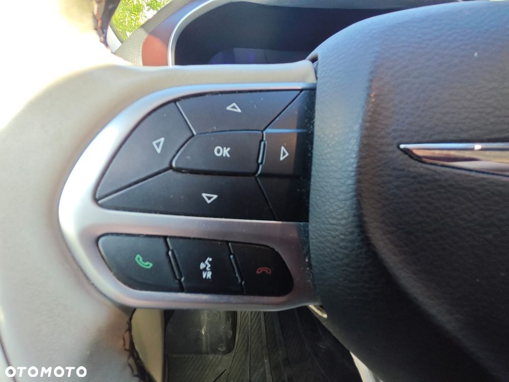 Chrysler Pacifica - 28