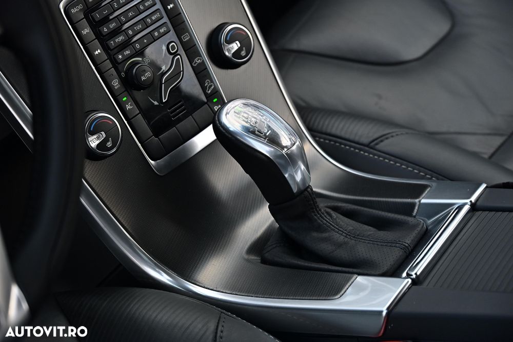 Volvo XC 60 D5 AWD Aut. RDesign - 10