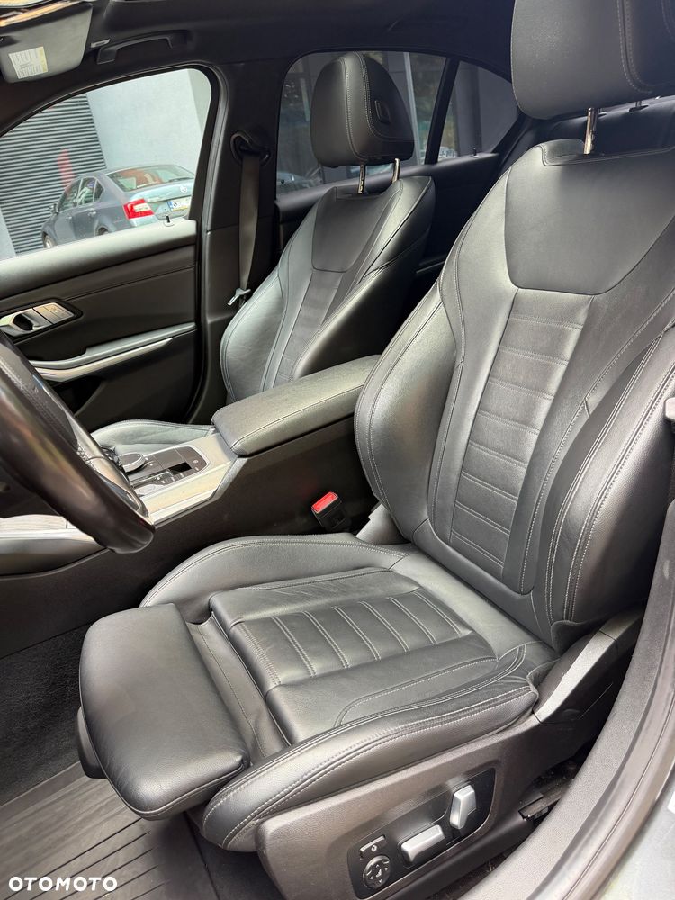 BMW Seria 3 330i xDrive M Sport - 30