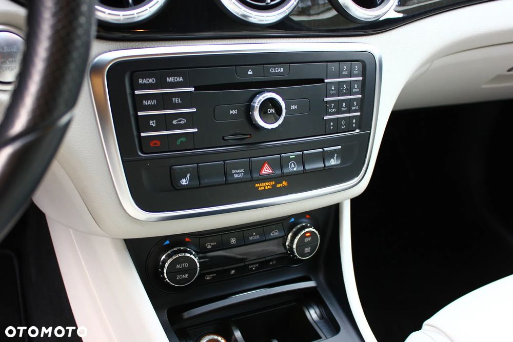 Mercedes-Benz CLA 250 4Matic 7G-DCT - 27