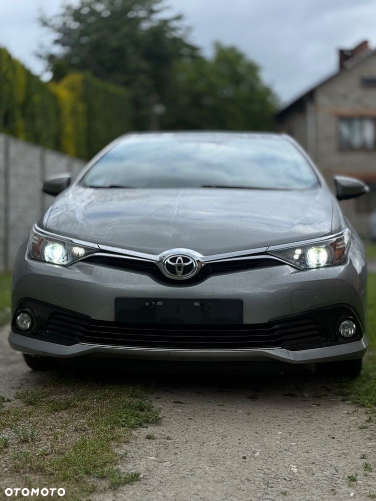 Toyota Auris 1.6 D-4D Prestige - 2