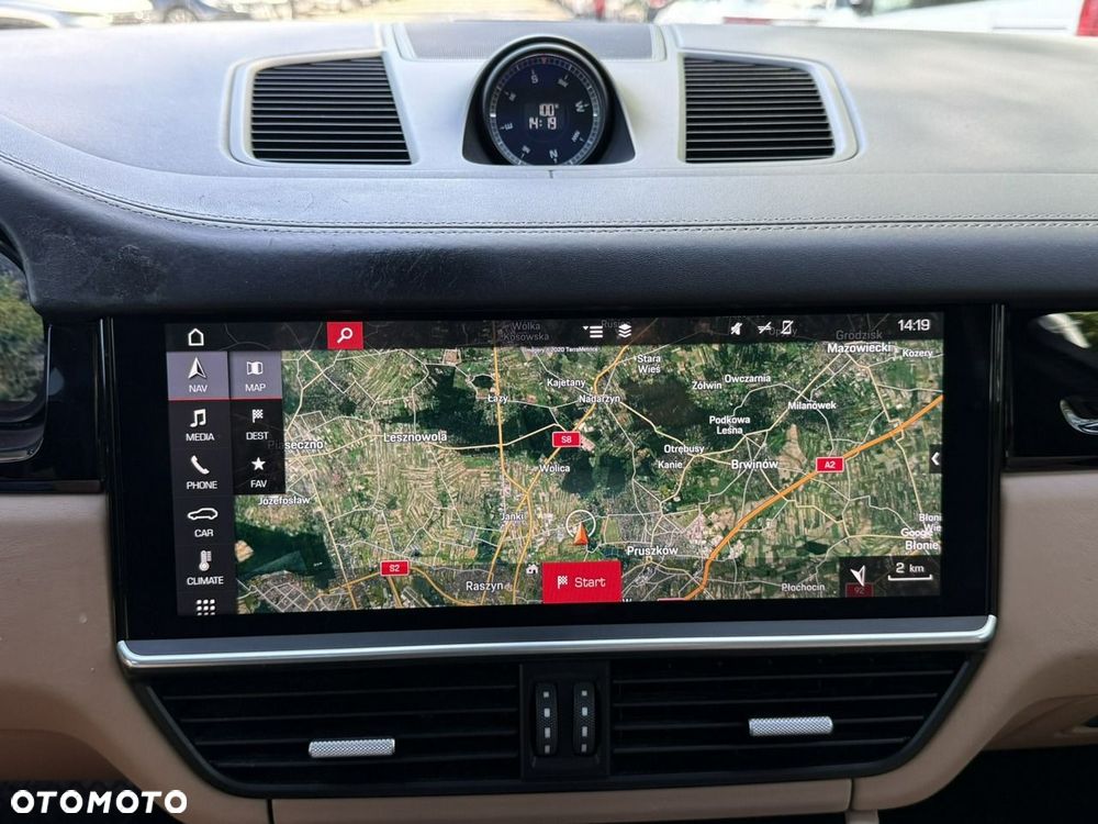 Porsche Cayenne - 26
