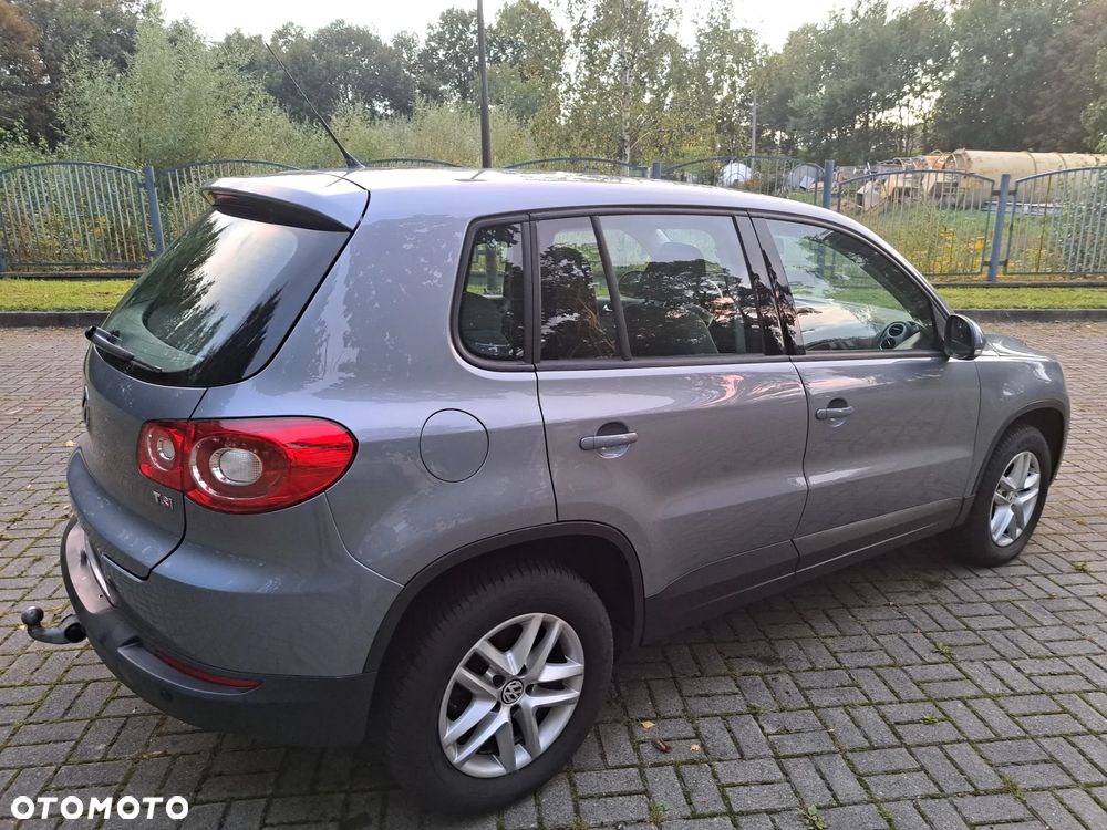Volkswagen Tiguan - 1