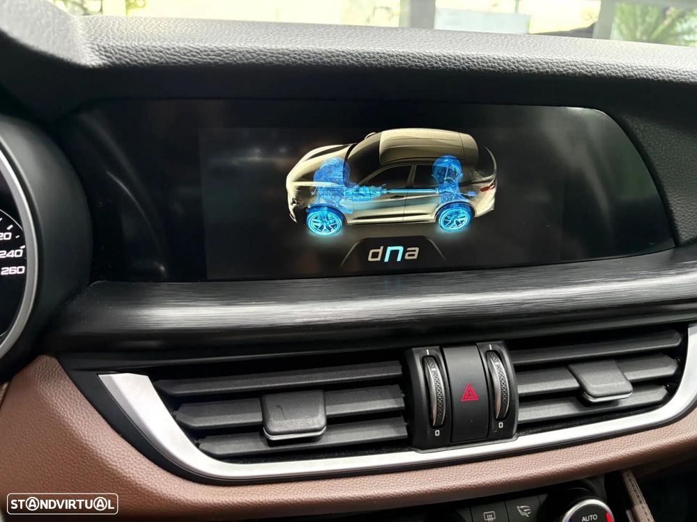 Alfa Romeo Stelvio - 21
