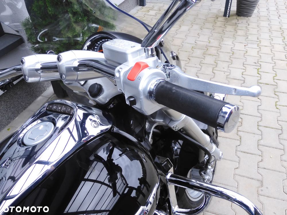 Suzuki Intruder - 10